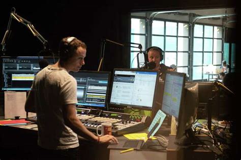 kexc 92.7|Seattle radio station KEXP to launch San Francisco Bay Area .